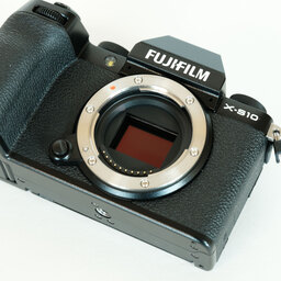 FUJIFILM X-S10