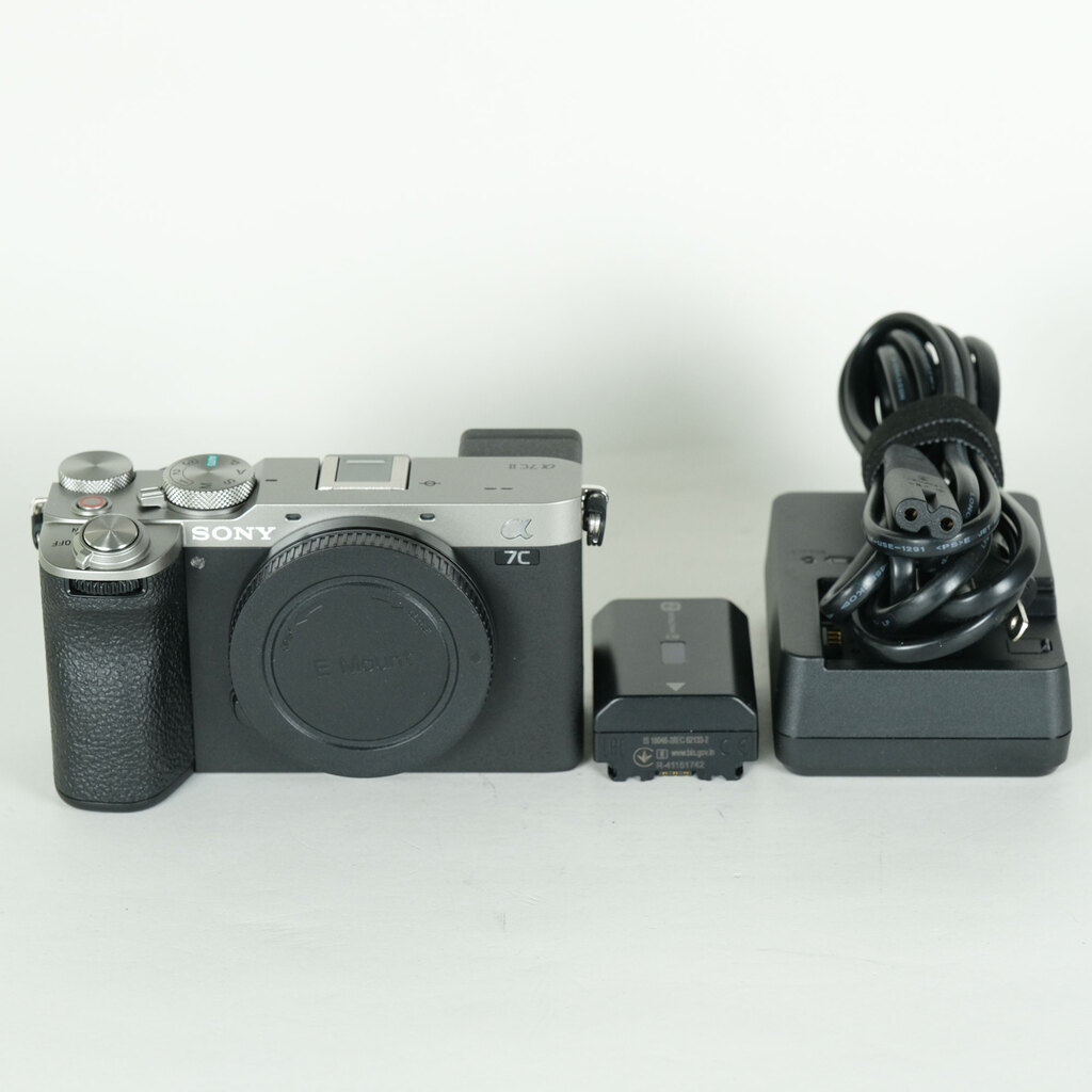 SONY α7C II（ILCE-7CM2）の出品 | ONE SCENE（ワンシーン）