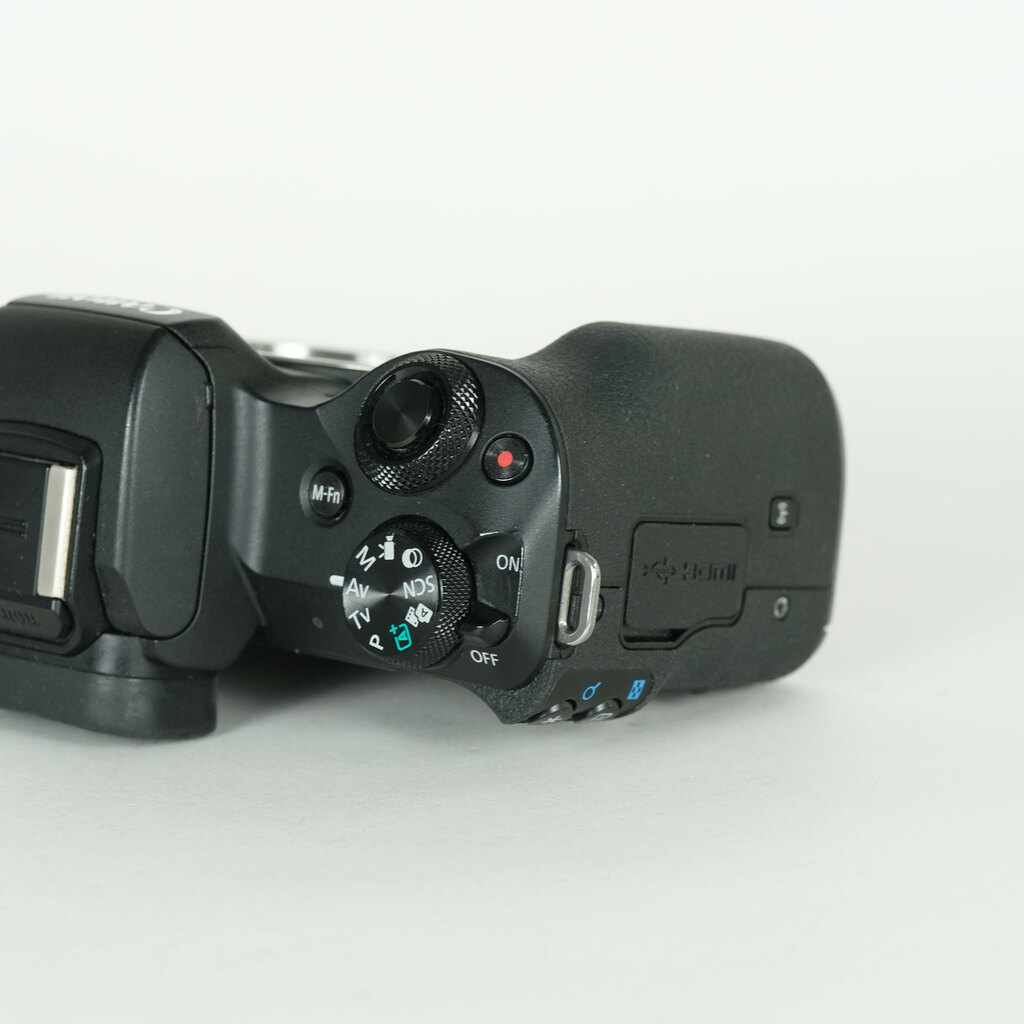 Canon EOS Kiss M Canon EOS Kiss M