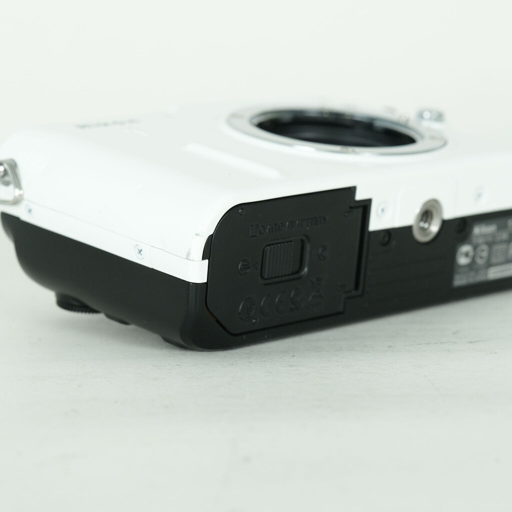 Nikon Nikon1 V1 ボディ ホワイト Nikon Nikon1 V1 ボディ ホワイト