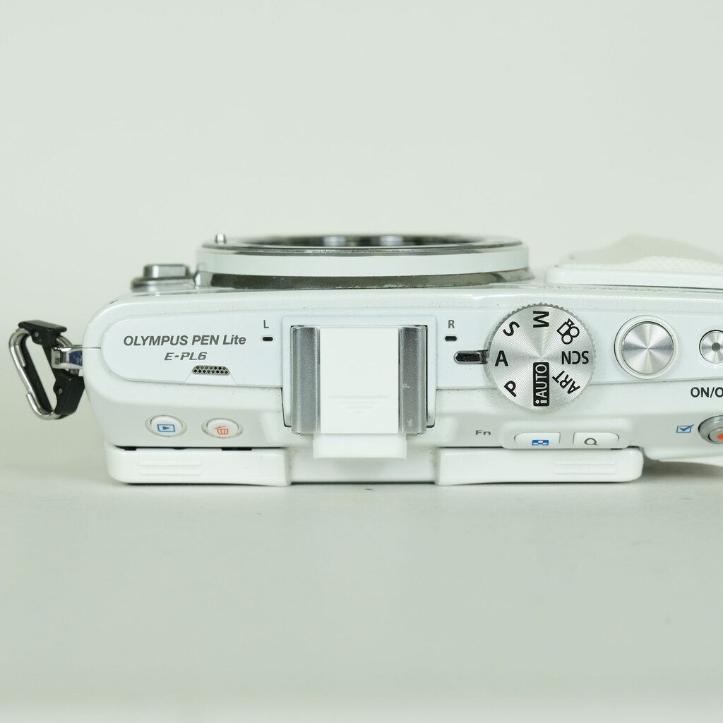 OLYMPUS PEN Lite E-PL6 ボディ ホワイト