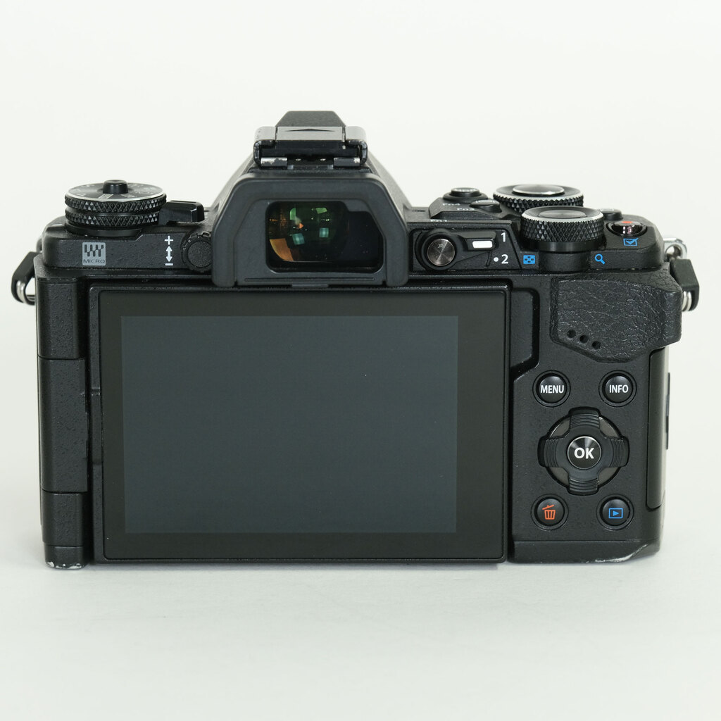 OLYMPUS OM-D E-M5 Mark II