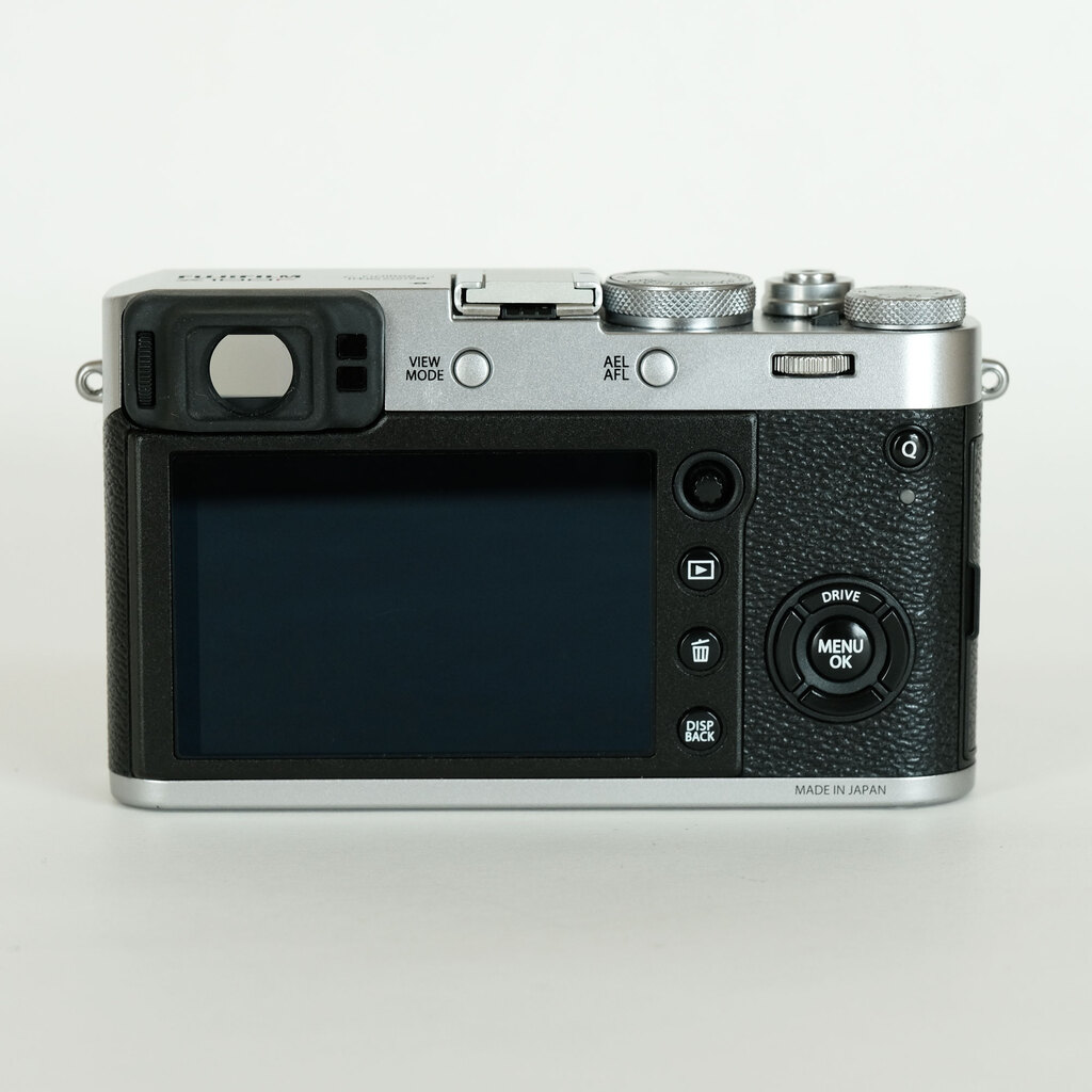 FUJIFILM X100F シルバーの出品 | ONE SCENE（ワンシーン）