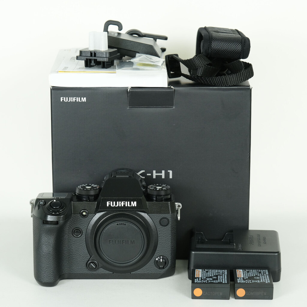 【最終お値下げ価格】FUJIFILM X-H1 FUJIFILM X-H1の出品 | ONE SCENE（ワンシーン）
