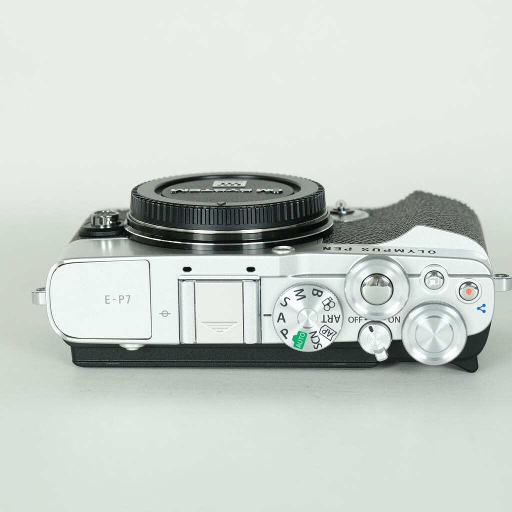 OLYMPUS PEN E-P7