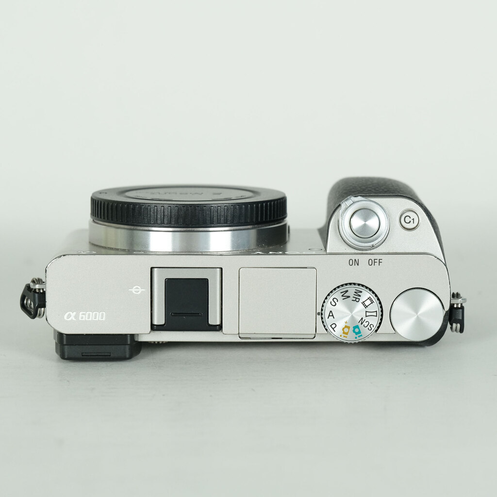 SONY α6000(ILCE-6000) SONY α6000(ILCE-6000)