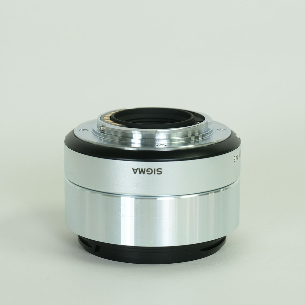 SIGMA A 30mm F2.8 DN (マイクロフォーサーズ用)シルバー SIGMA A 30mm F2.8 DN (マイクロフォーサーズ用)シルバー