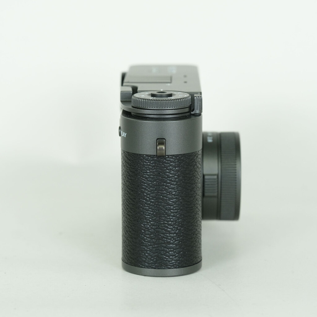 FUJIFILM X half X-HF1