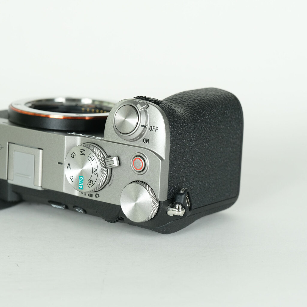SONY α7C II（ILCE-7CM2）の出品 | ONE SCENE（ワンシーン）