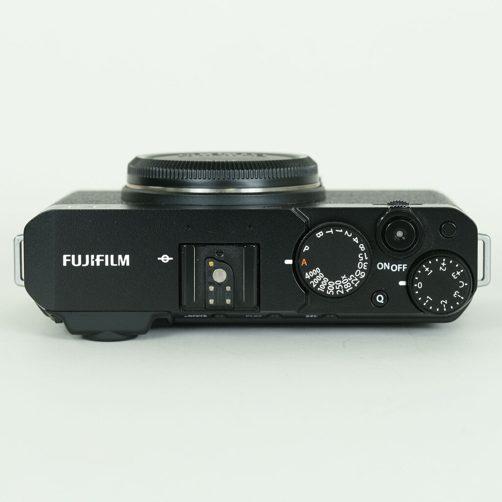 FUJIFILM X-E4