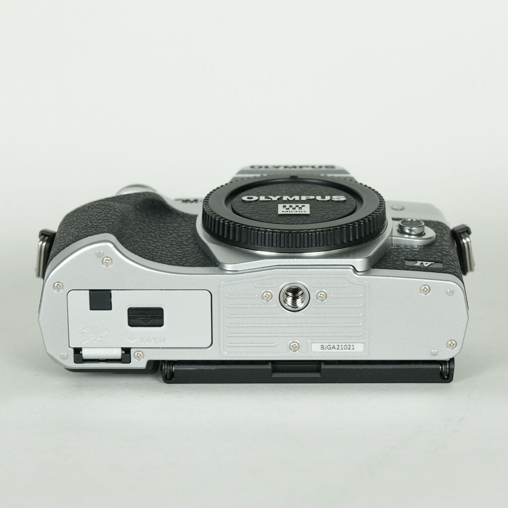 OLYMPUS OM-D E-M10 Mark IV OLYMPUS OM-D E-M10 Mark IV