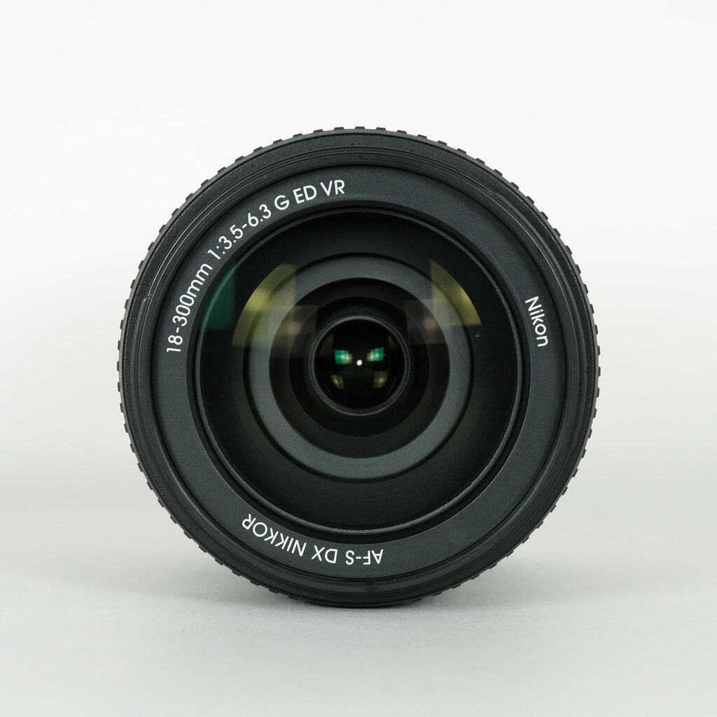 Nikon AF-S DX NIKKOR 18-300mm f/3.5-6.3G ED VR