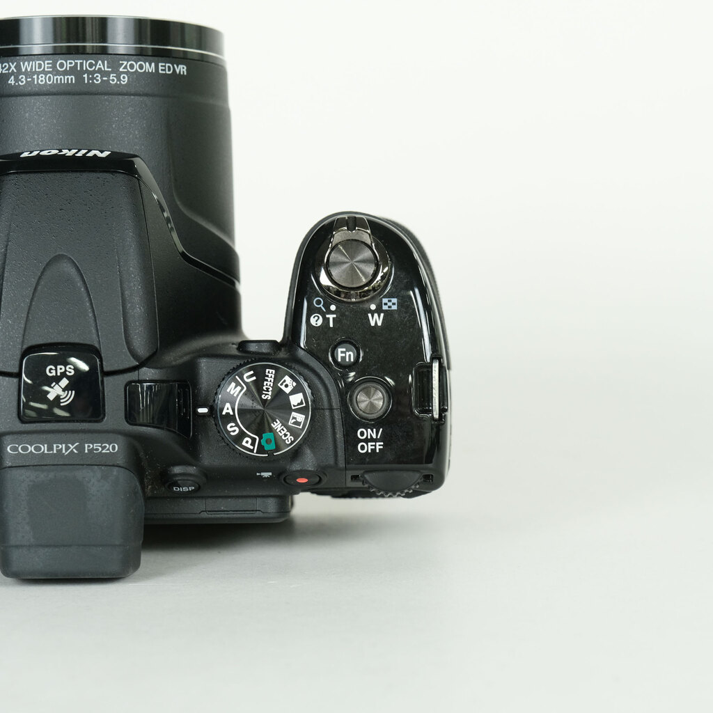 Nikon COOLPIX P520 BK ブラックの出品 | ONE SCENE（ワンシーン）