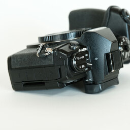 OLYMPUS OM-D E-M1 Mark II