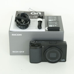 RICOH GR IV