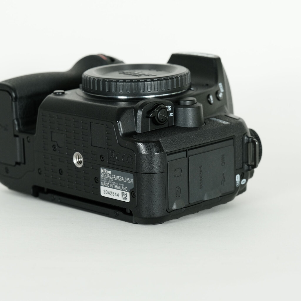 Nikon D7500