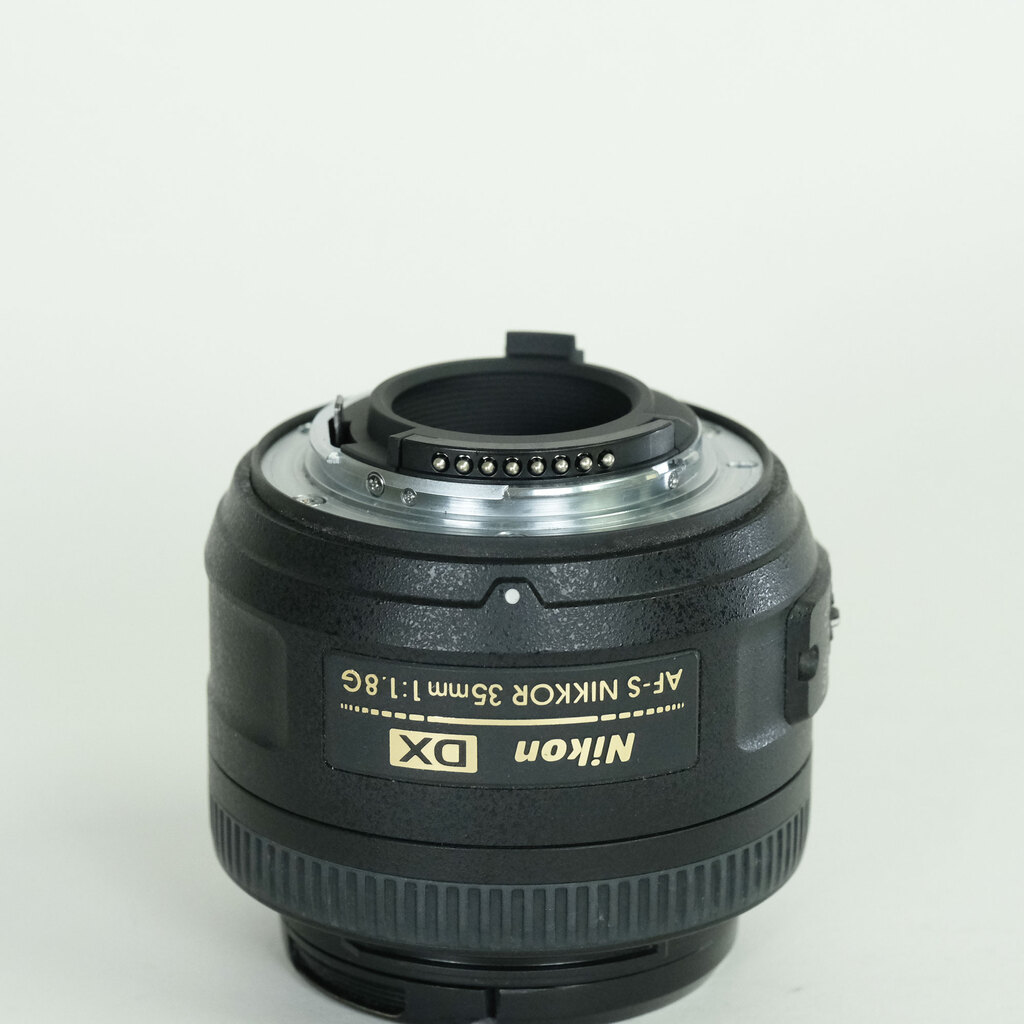 Nikon AF-S DX NIKKOR 35mm f/1.8G Nikon AF-S DX NIKKOR 35mm f/1.8G