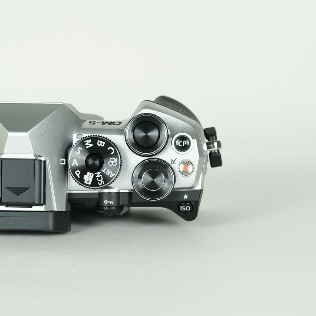 OM SYSTEM OM-5 Mark II ボディ シルバーの出品 | ONE SCENE（ワンシーン）