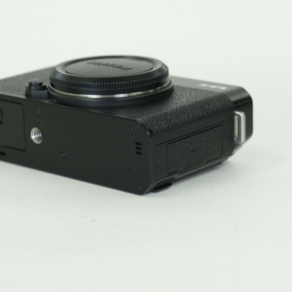FUJIFILM X-E4