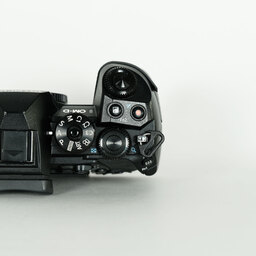 OLYMPUS OM-D E-M1 Mark II