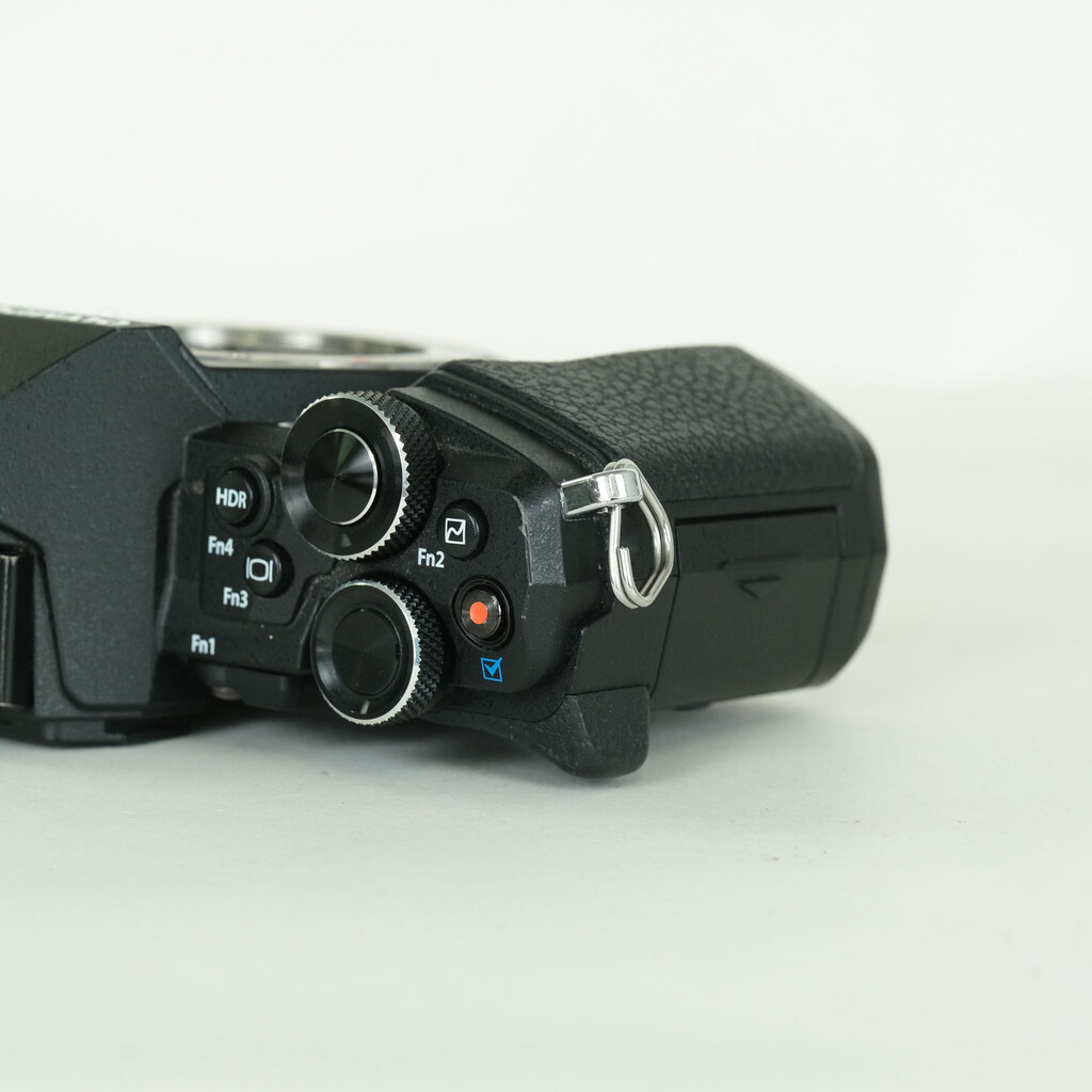 OLYMPUS OM-D E-M5 Mark II