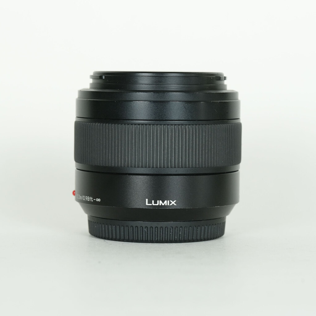 Panasonic LEICA DG SUMMILUX 25mm/F1.4 II ASPH. Panasonic LEICA DG SUMMILUX 25mm/F1.4 II ASPH.