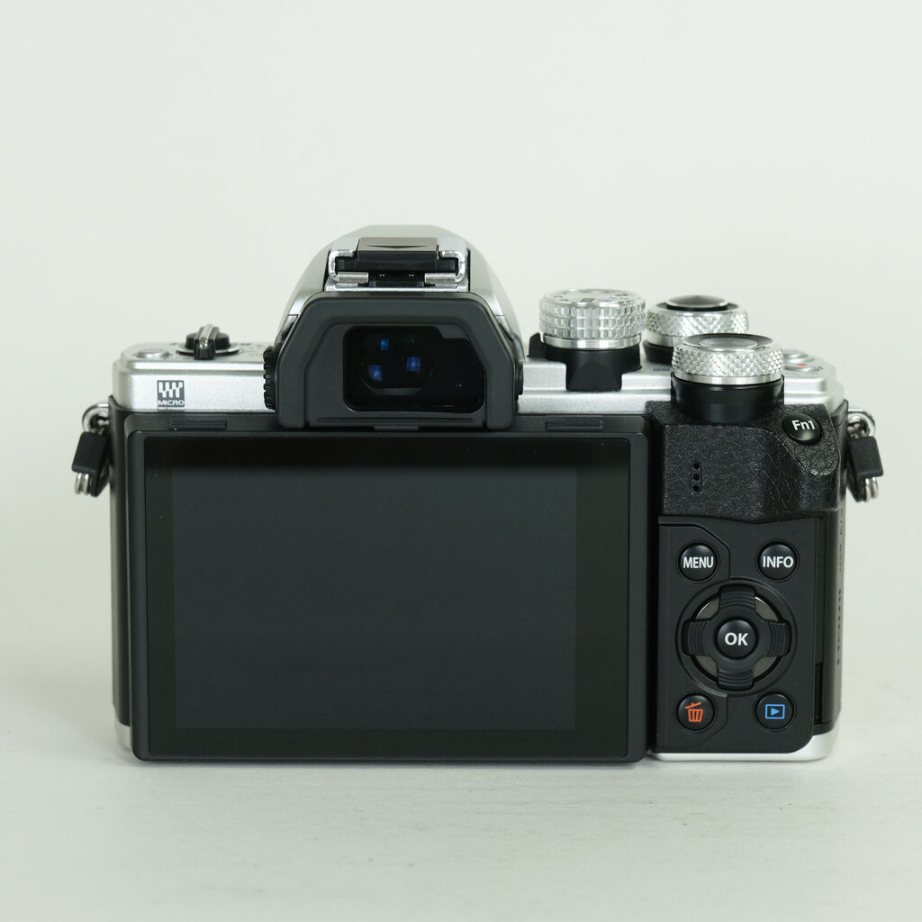 OLYMPUS OM-D E-M10 Mark II OLYMPUS OM-D E-M10 Mark II