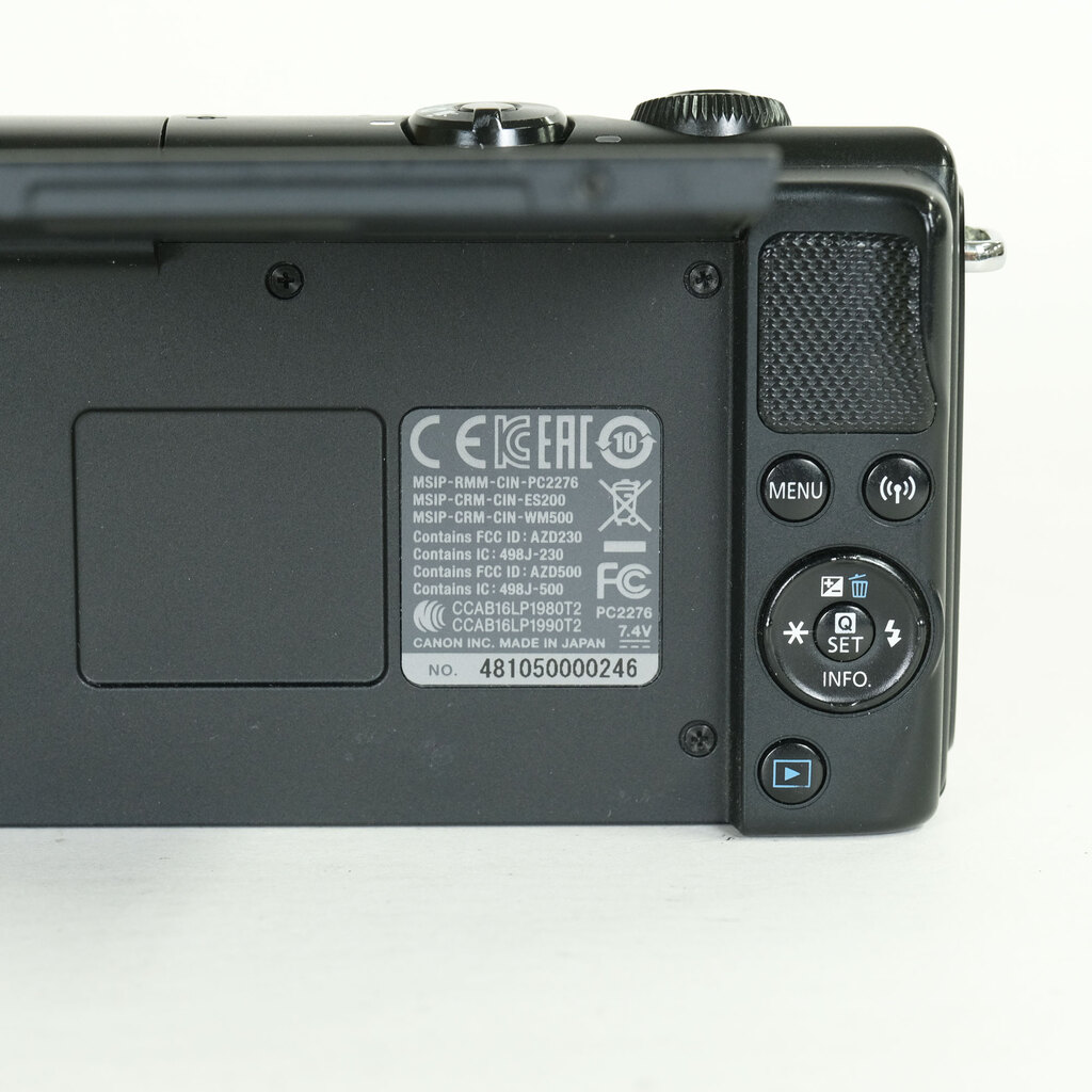 Canon EOS M100 Canon EOS M100