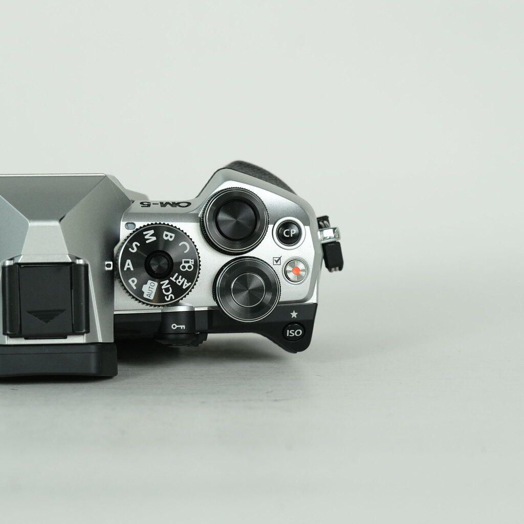 OM SYSTEM OM-5 Mark II ボディ シルバーの出品 | ONE SCENE（ワンシーン）