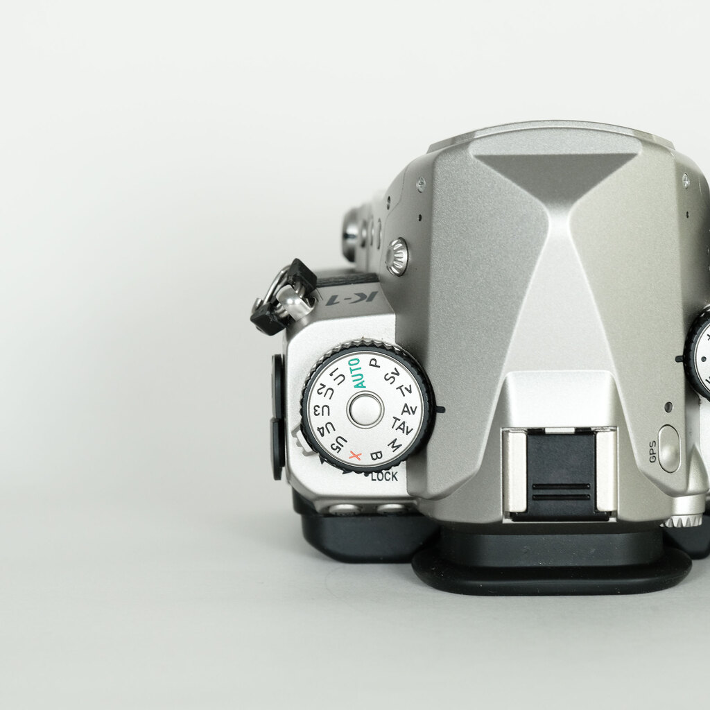 PENTAX K-1 Limited Silver〔バッテリーグリップ D-BG6 /バッテリー×2 / メタルホットシュー付属〕