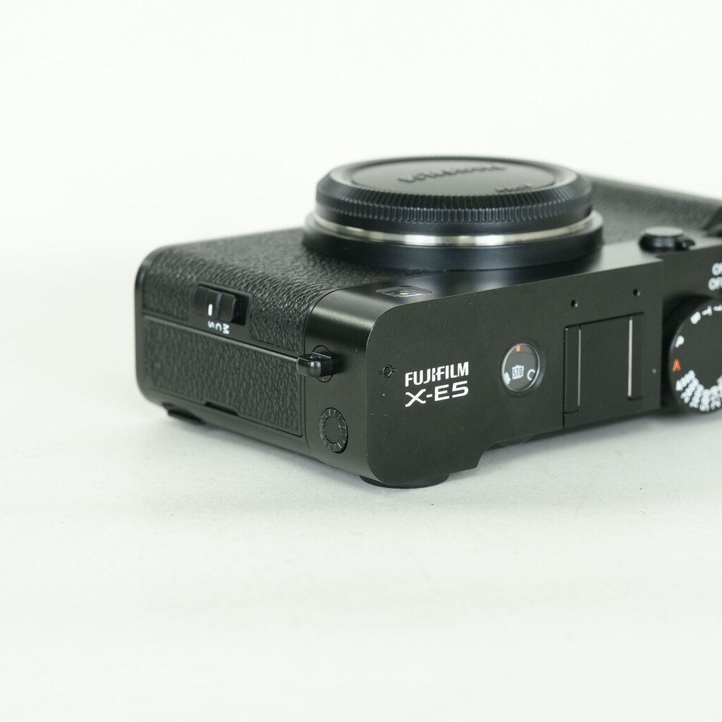 FUJIFILM X-E5