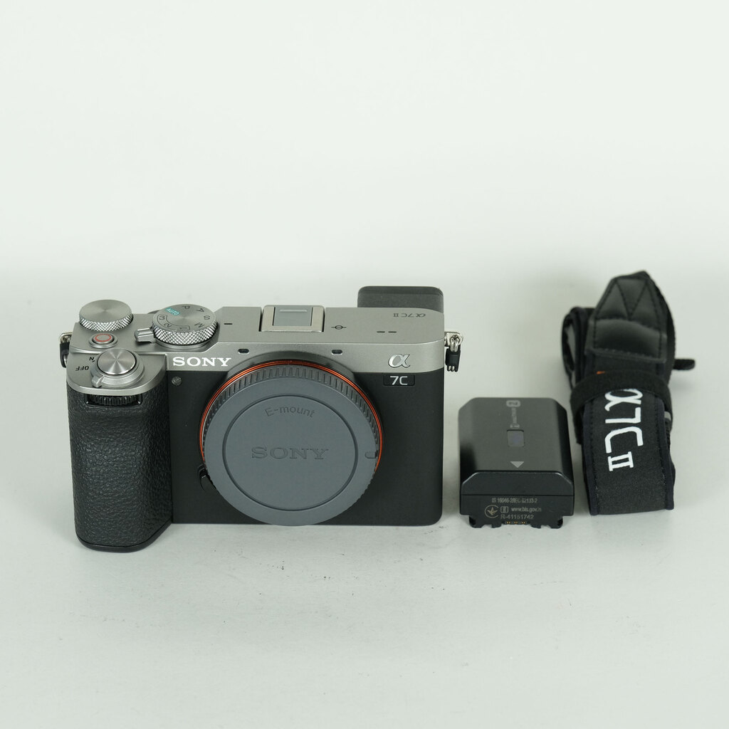 SONY α7C II（ILCE-7CM2）の出品 | ONE SCENE（ワンシーン）