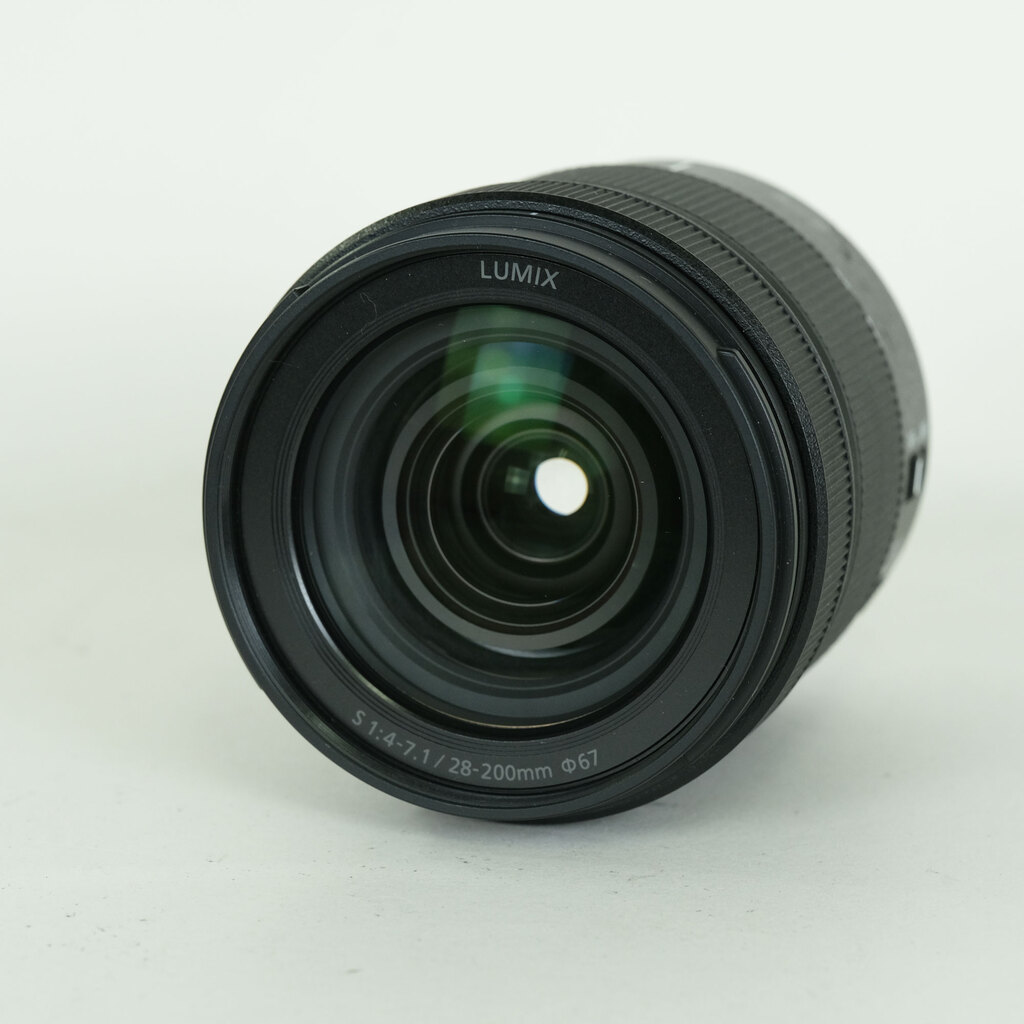 Panasonic LUMIX S 28-200mm F4-7.1 MACRO O.I.S.