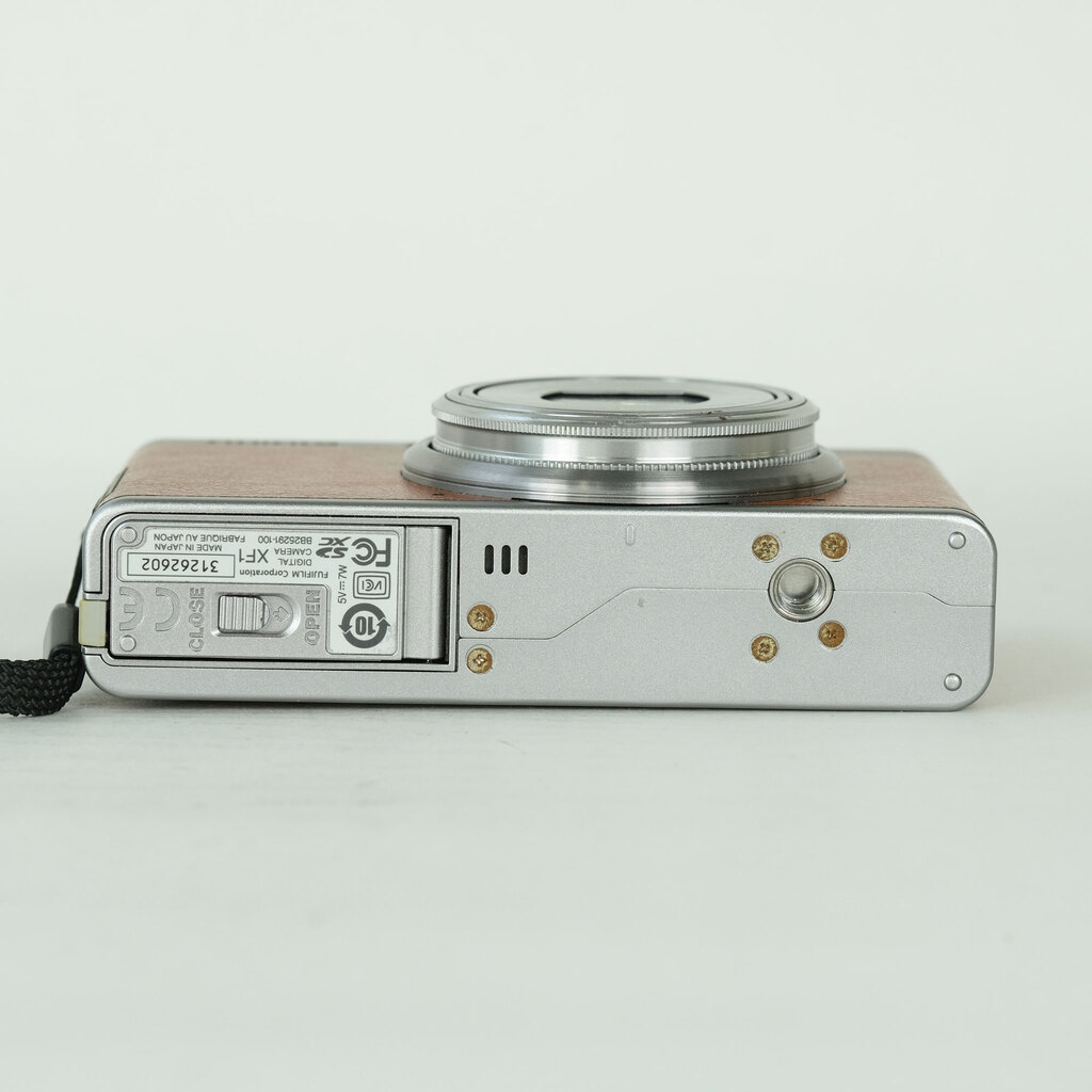 FUJIFILM XF1 ブラウン FUJIFILM XF1 ブラウン