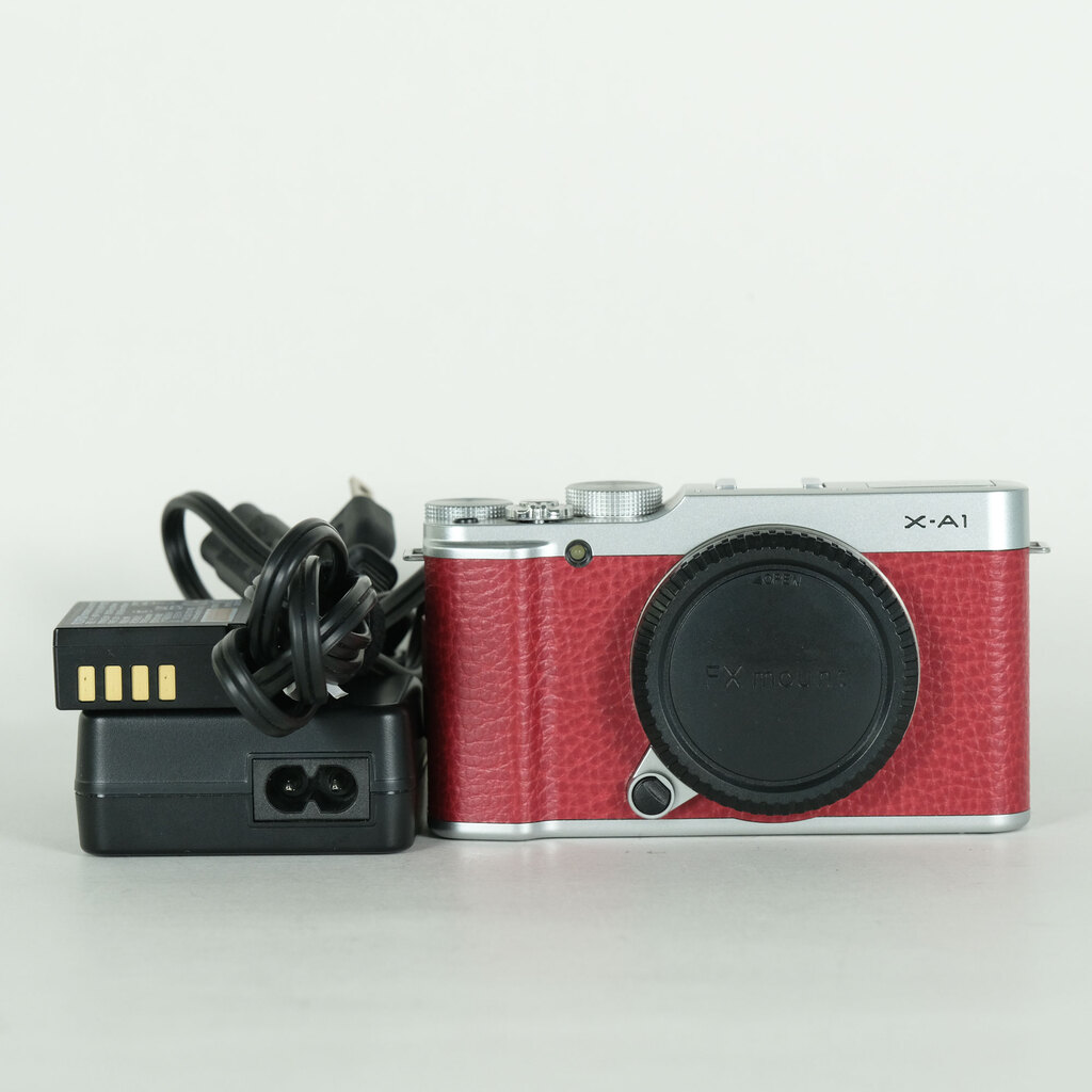 超美品 富士フイルム X-A1 ミラーレスデジタルカメラボディ レッド FUJIFILM X-A1 ボディ レッドの出品 | ONE SCENE（ワンシーン）