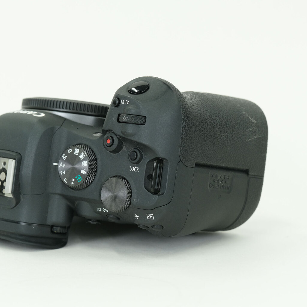 Canon EOS R6 Canon EOS R6