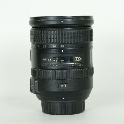 Nikon AF-S DX NIKKOR 18-200mm F3.5-5.6G ED VR II Nikon AF-S DX NIKKOR 18-200mm F3.5-5.6G ED VR II