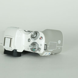 Canon EOS Kiss M Canon EOS Kiss M