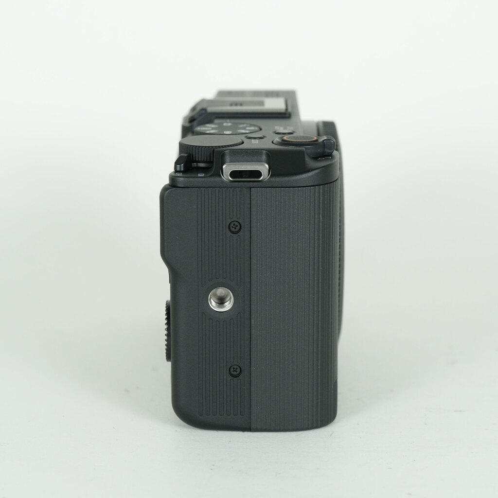 Canon EOS R50 V [�{�f�B]