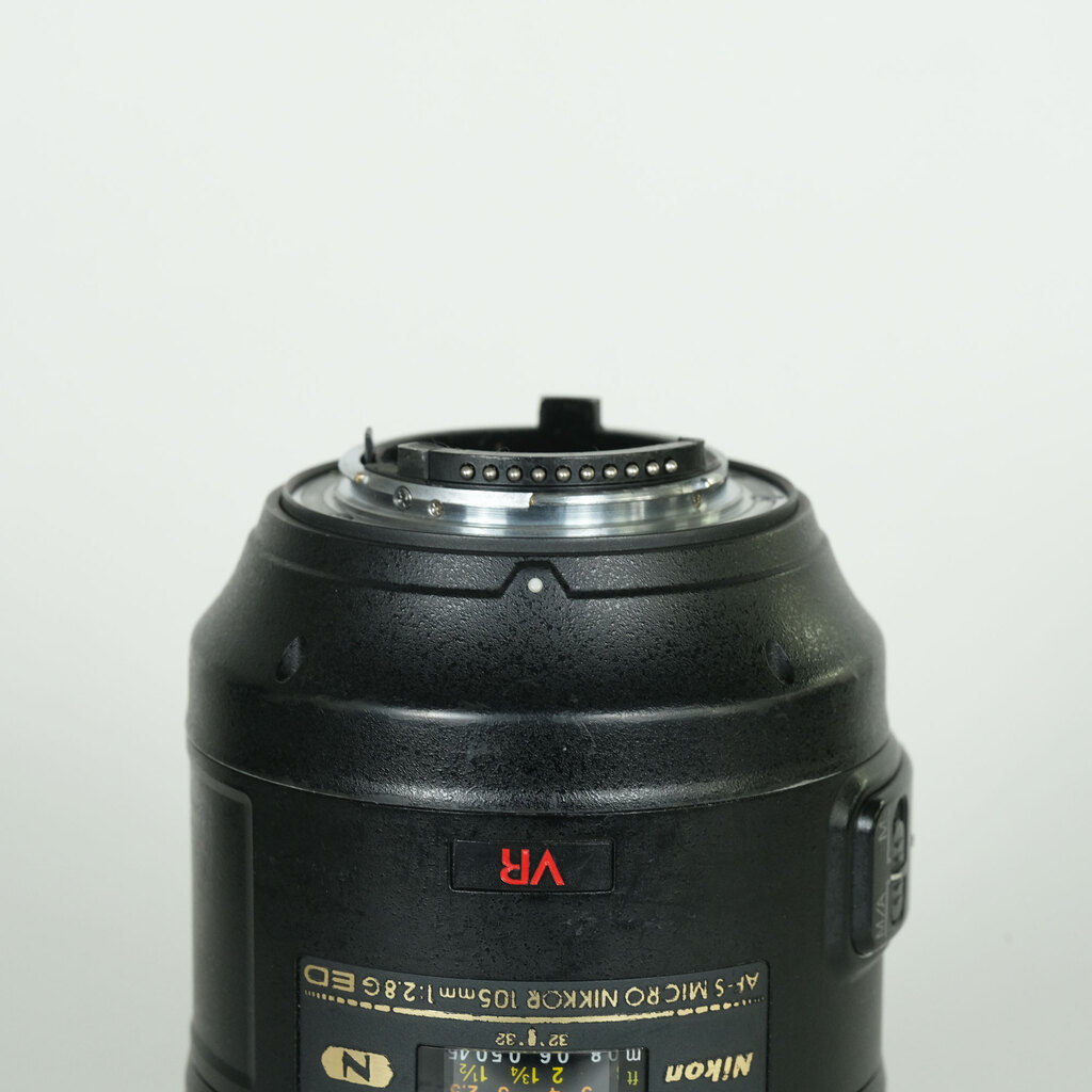 Nikon AF-S VR Micro-Nikkor 105mm f/2.8G IF-ED Nikon AF-S VR Micro-Nikkor 105mm f/2.8G IF-ED