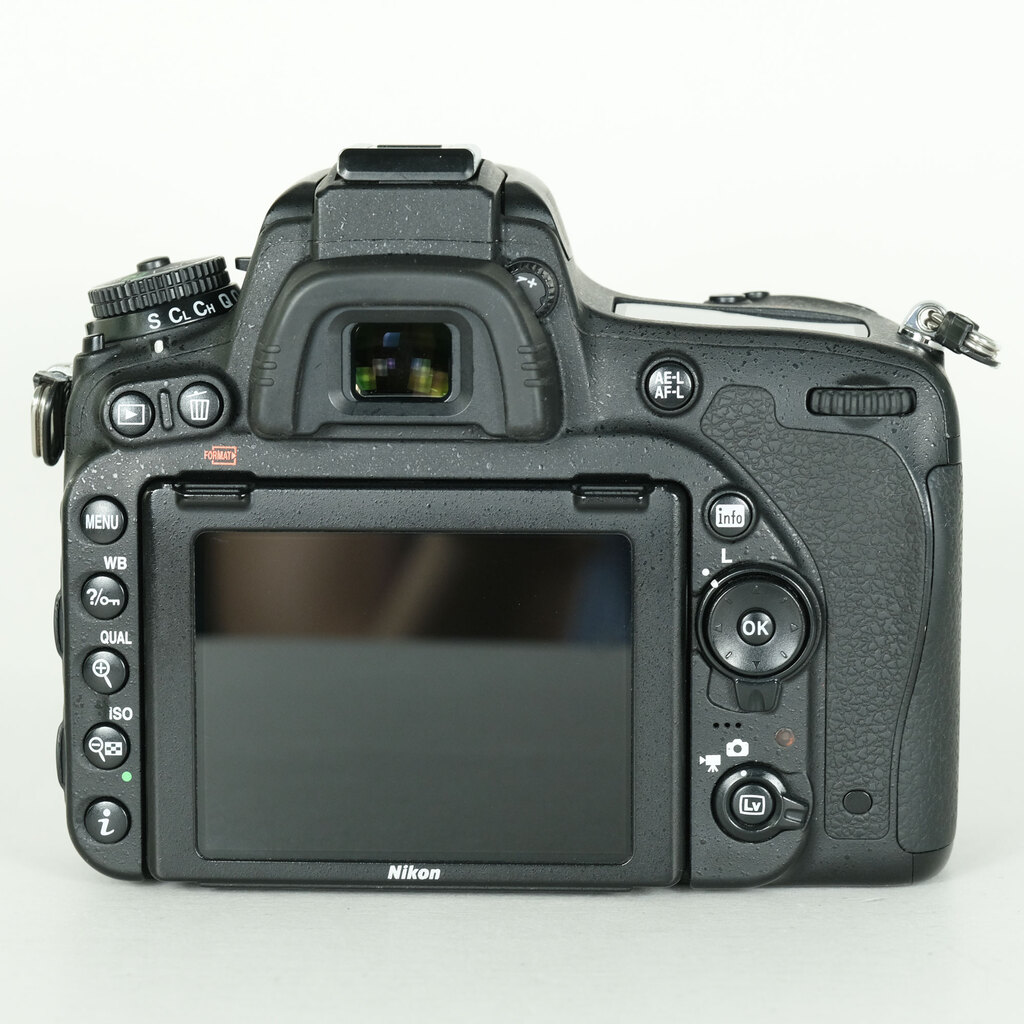 Nikon D750 [�{�f�B]