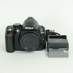 Nikon D3000 ボディ