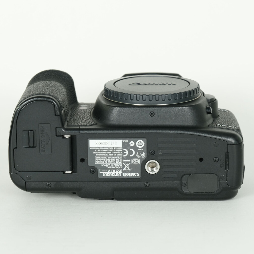 Canon EOS 5D MarkII ボディの出品 | ONE SCENE（ワンシーン）