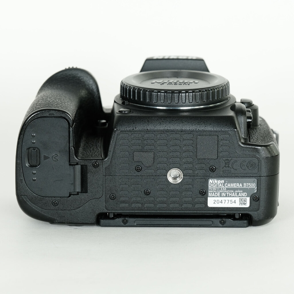 Nikon D7500