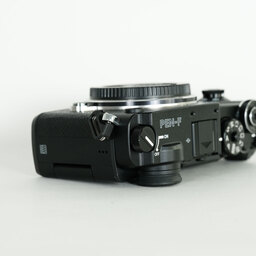 OLYMPUS PEN-F