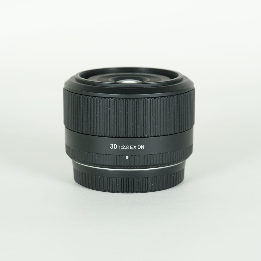 SIGMA 30mm F2.8 EX DN [マイクロフォーサーズ用]の出品 | ONE SCENE
