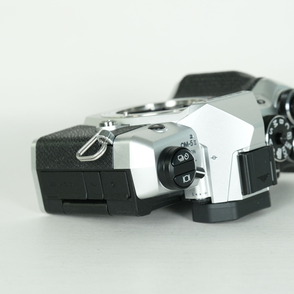 OM SYSTEM OM-5 Mark II ボディ シルバーの出品 | ONE SCENE（ワンシーン）