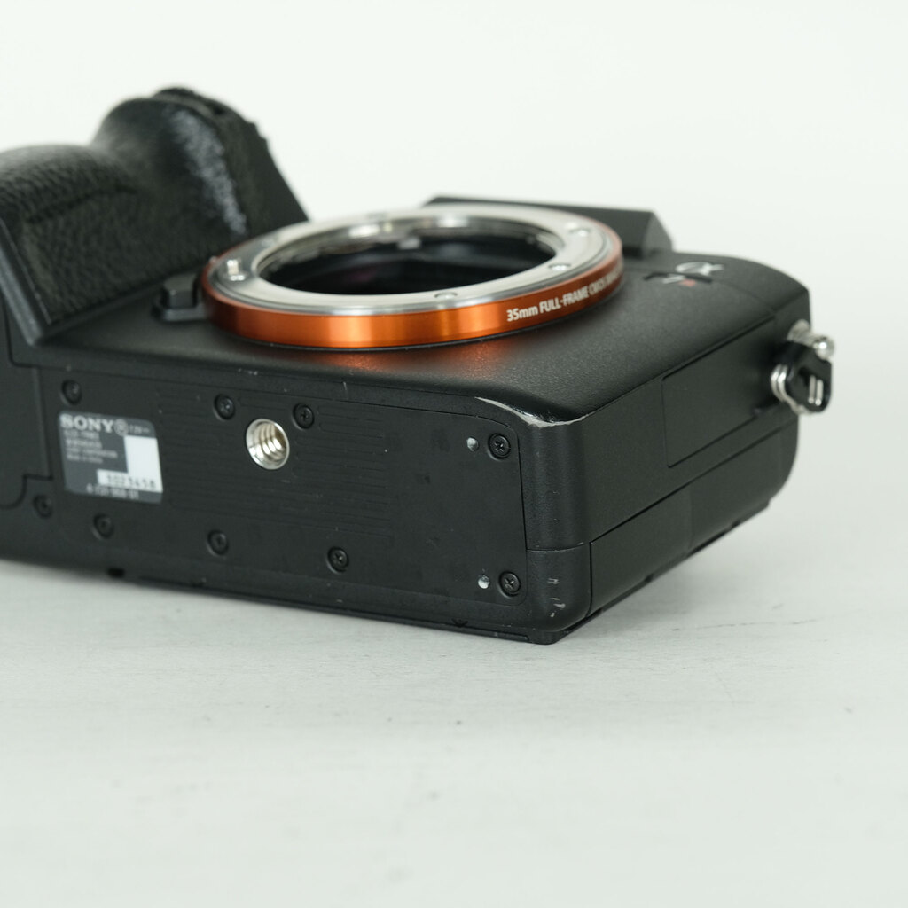 SONY α7R III（ILCE-7RM3）の出品 | ONE SCENE（ワンシーン）