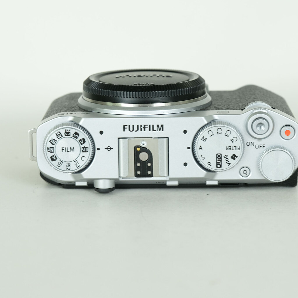 FUJIFILM X-M5