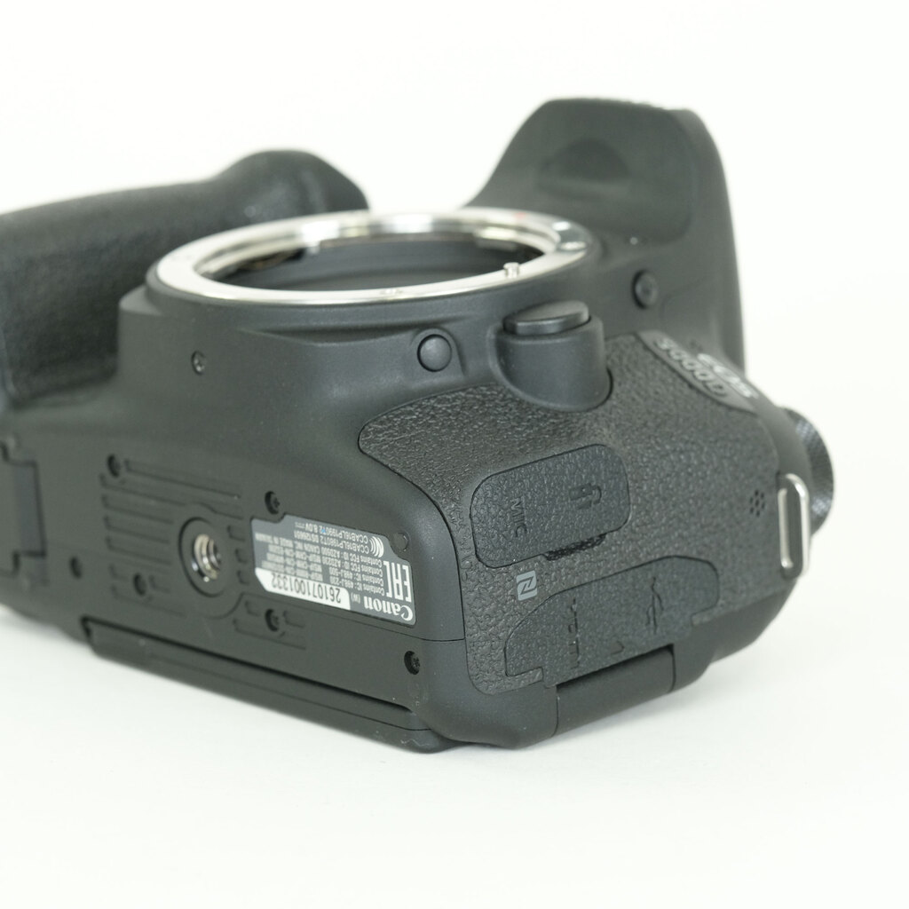 Canon EOS 9000D Canon EOS 9000D